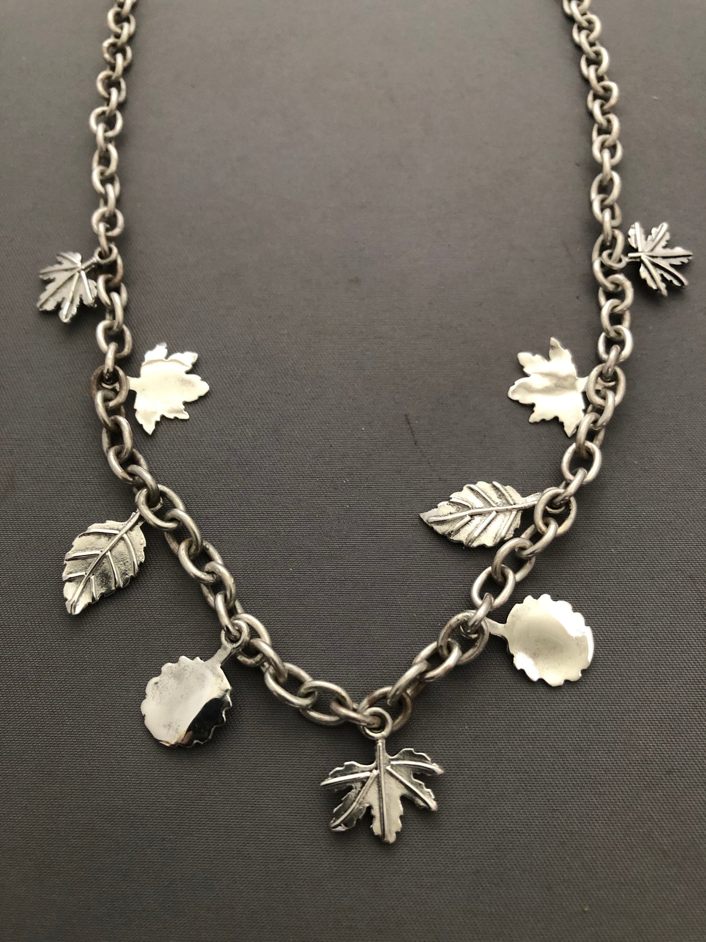 Ladies solid silver leaf chain