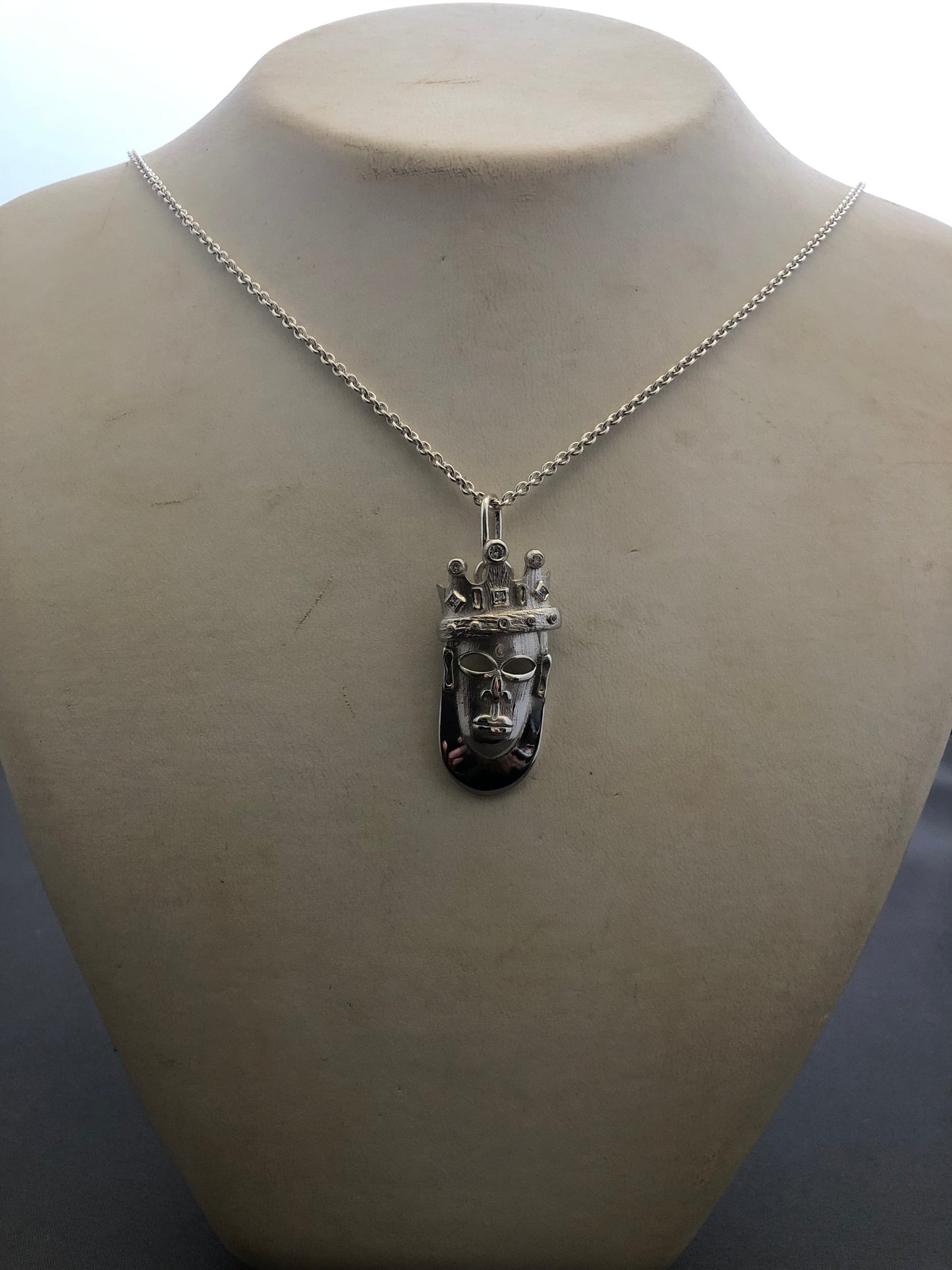 Solid silver king pendant & chain
