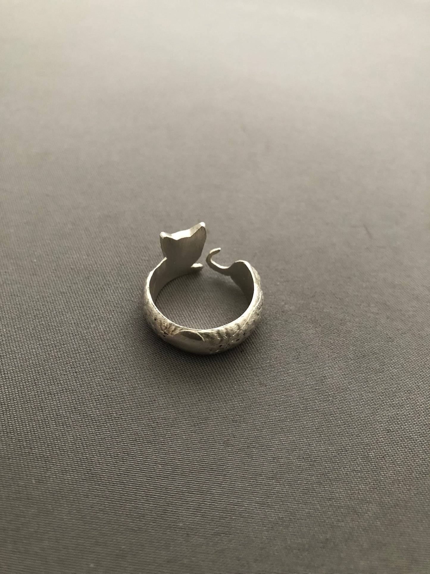Ladies solid silver Cat ring