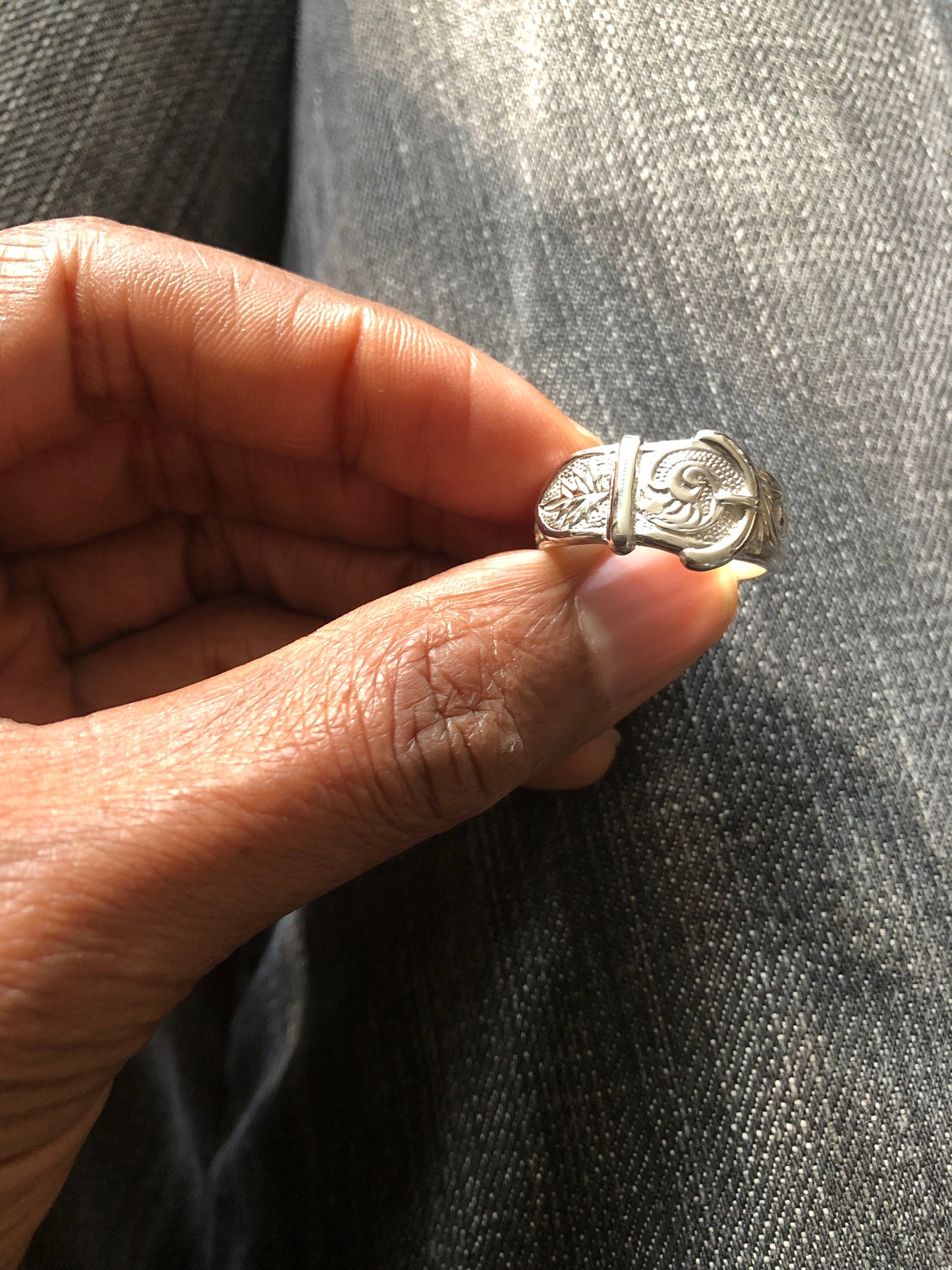 Solid silver small buckle ring 1