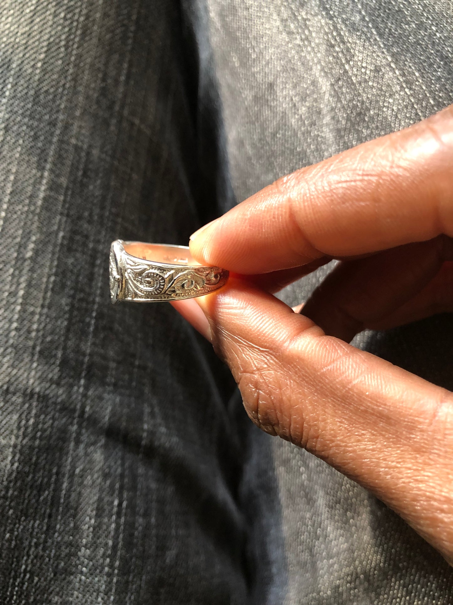 Solid silver small buckle ring 1