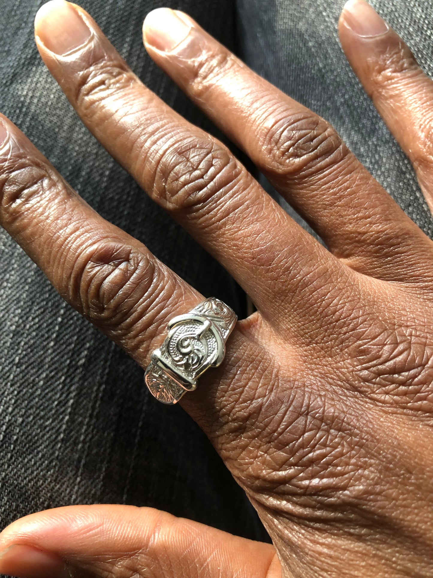 Solid silver small buckle ring 1