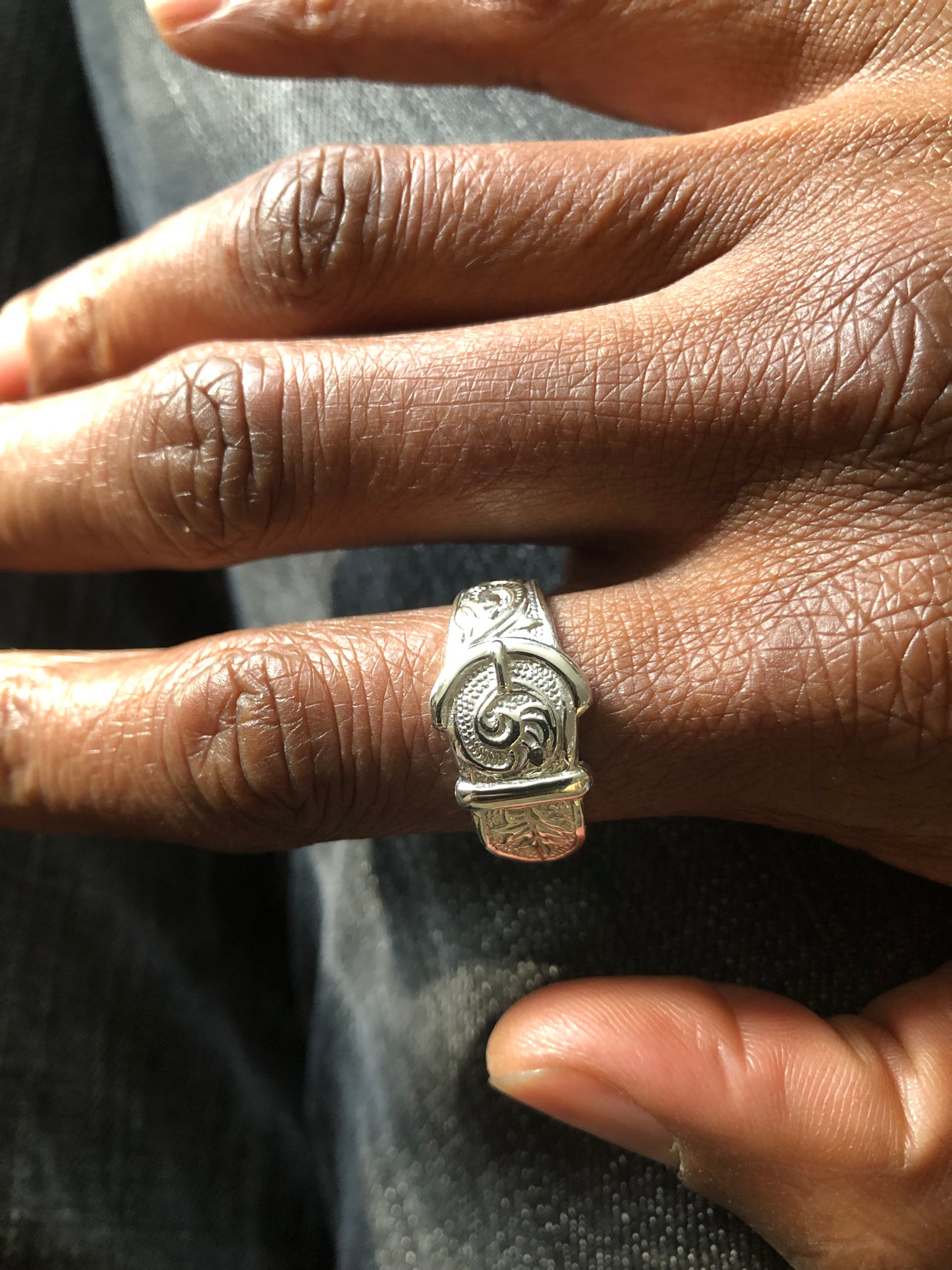 Solid silver small buckle ring 1