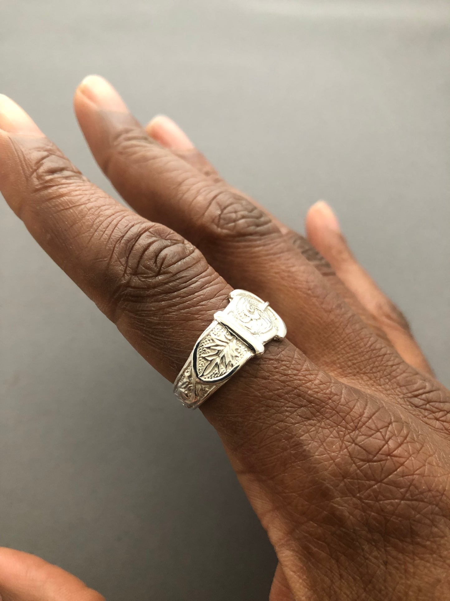 Solid silver small buckle ring 1