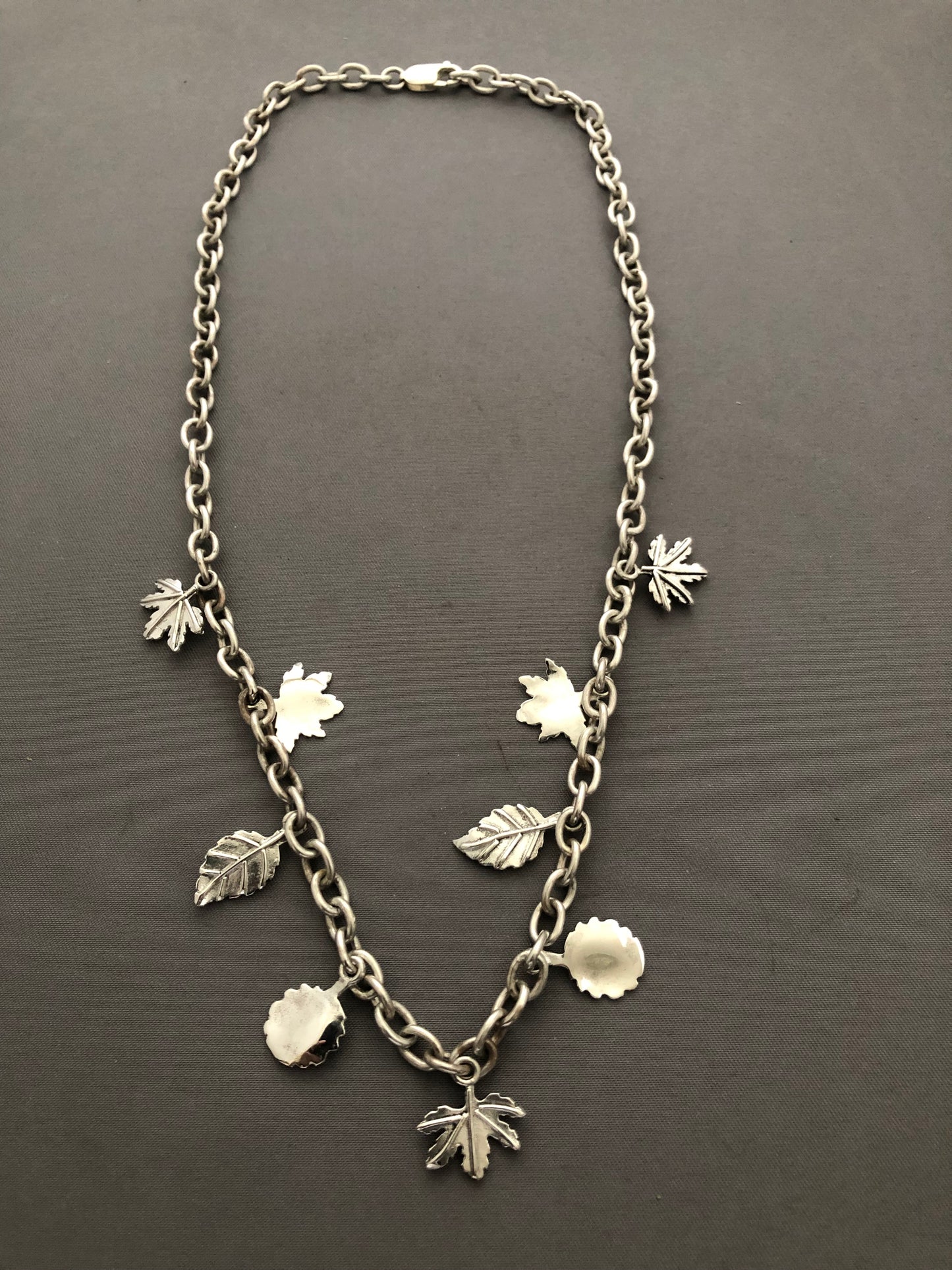 Ladies solid silver leaf chain
