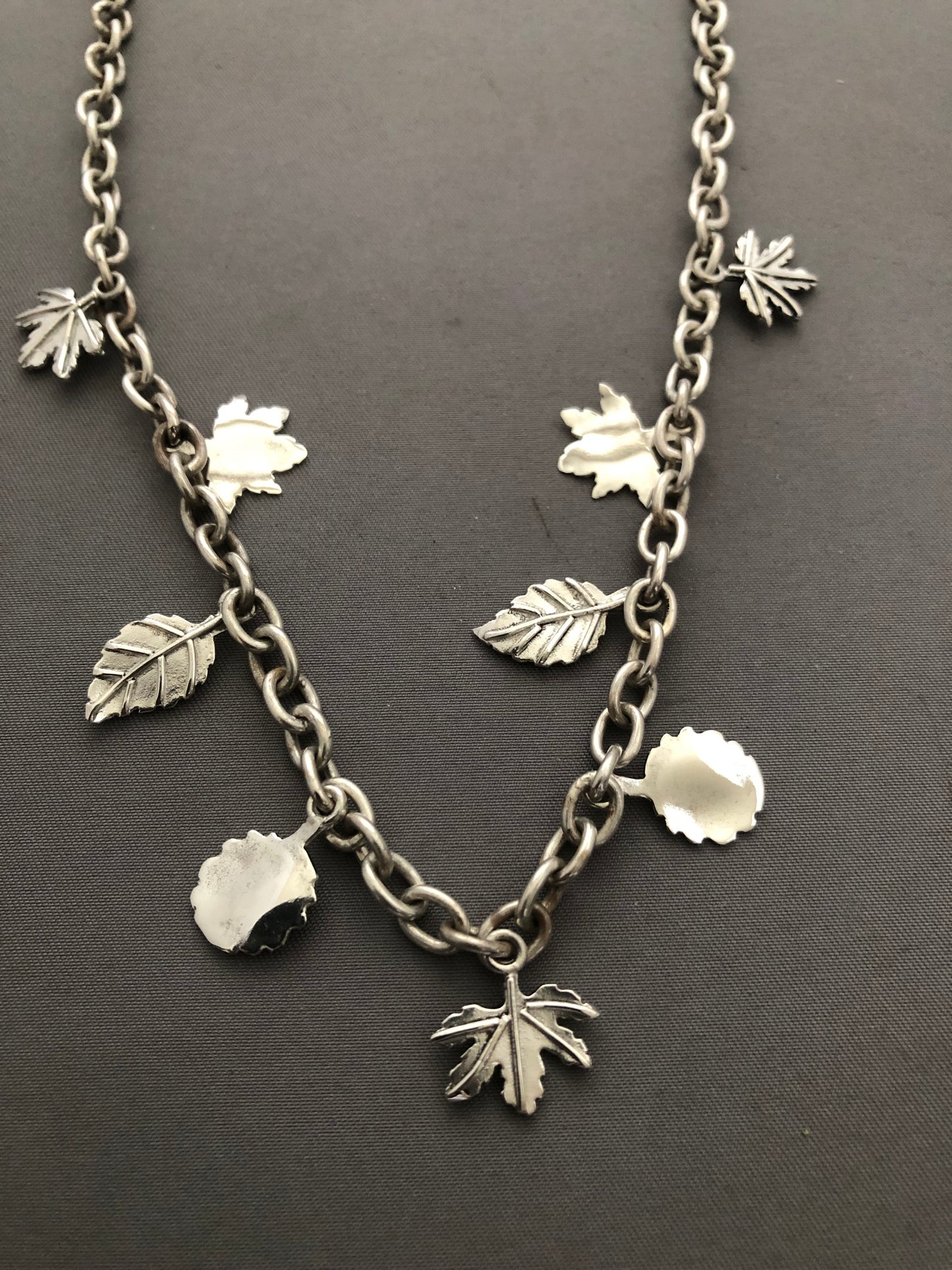 Ladies solid silver leaf chain
