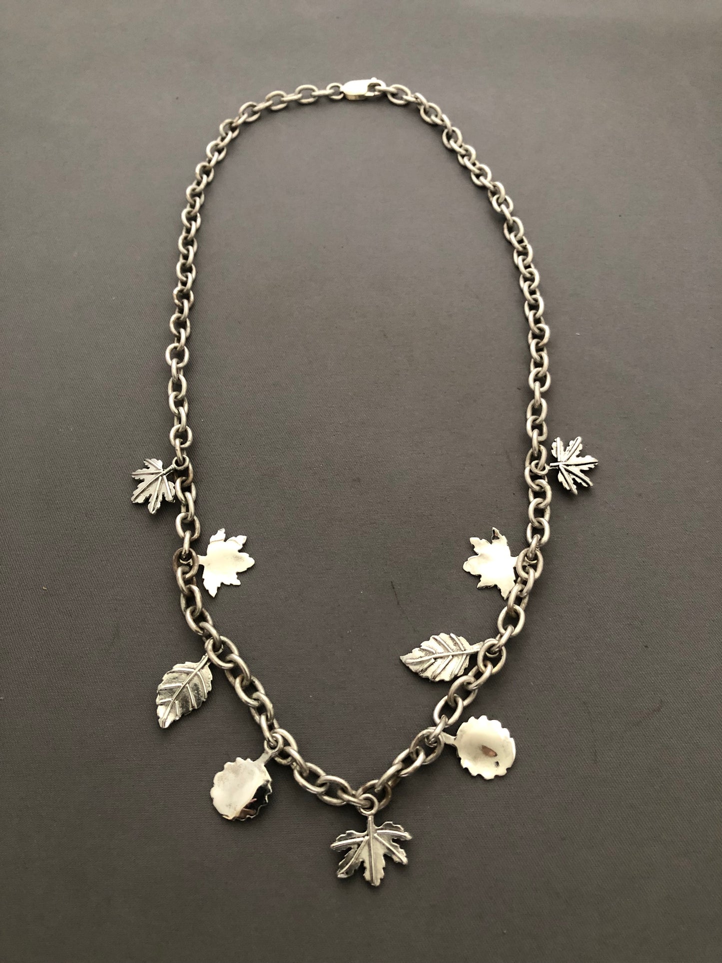 Ladies solid silver leaf chain