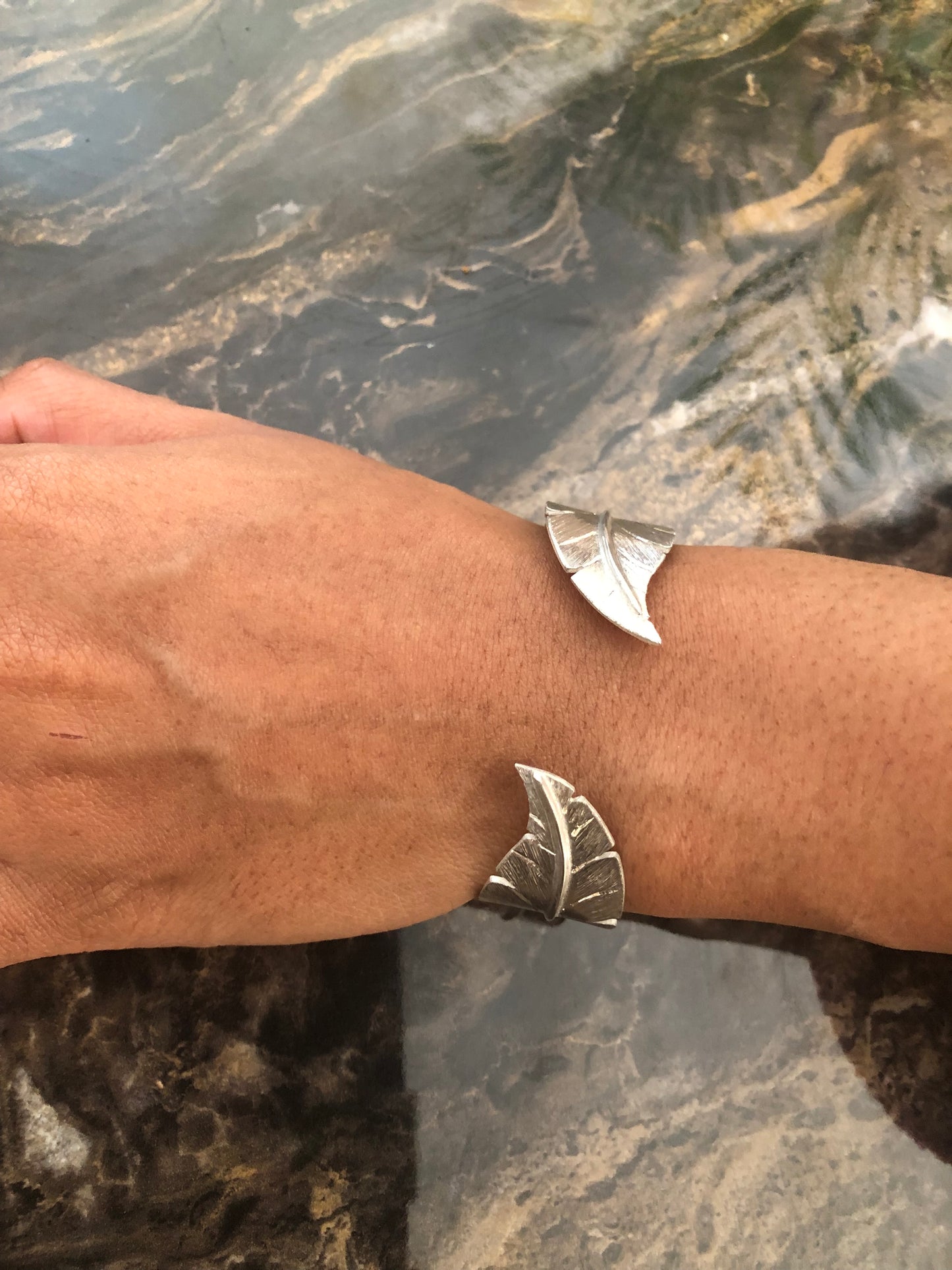 Ladies solid silver feather bangle