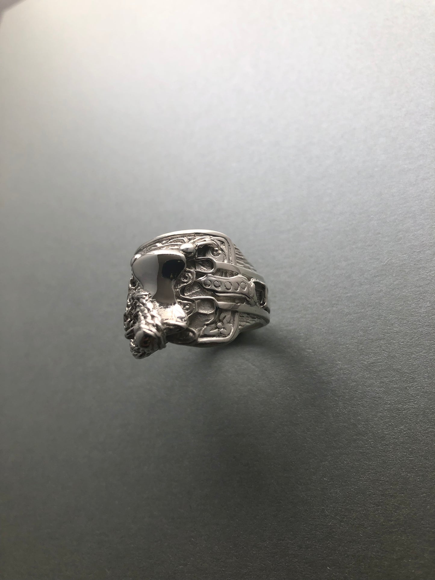 Men’s solid silver saddle ring