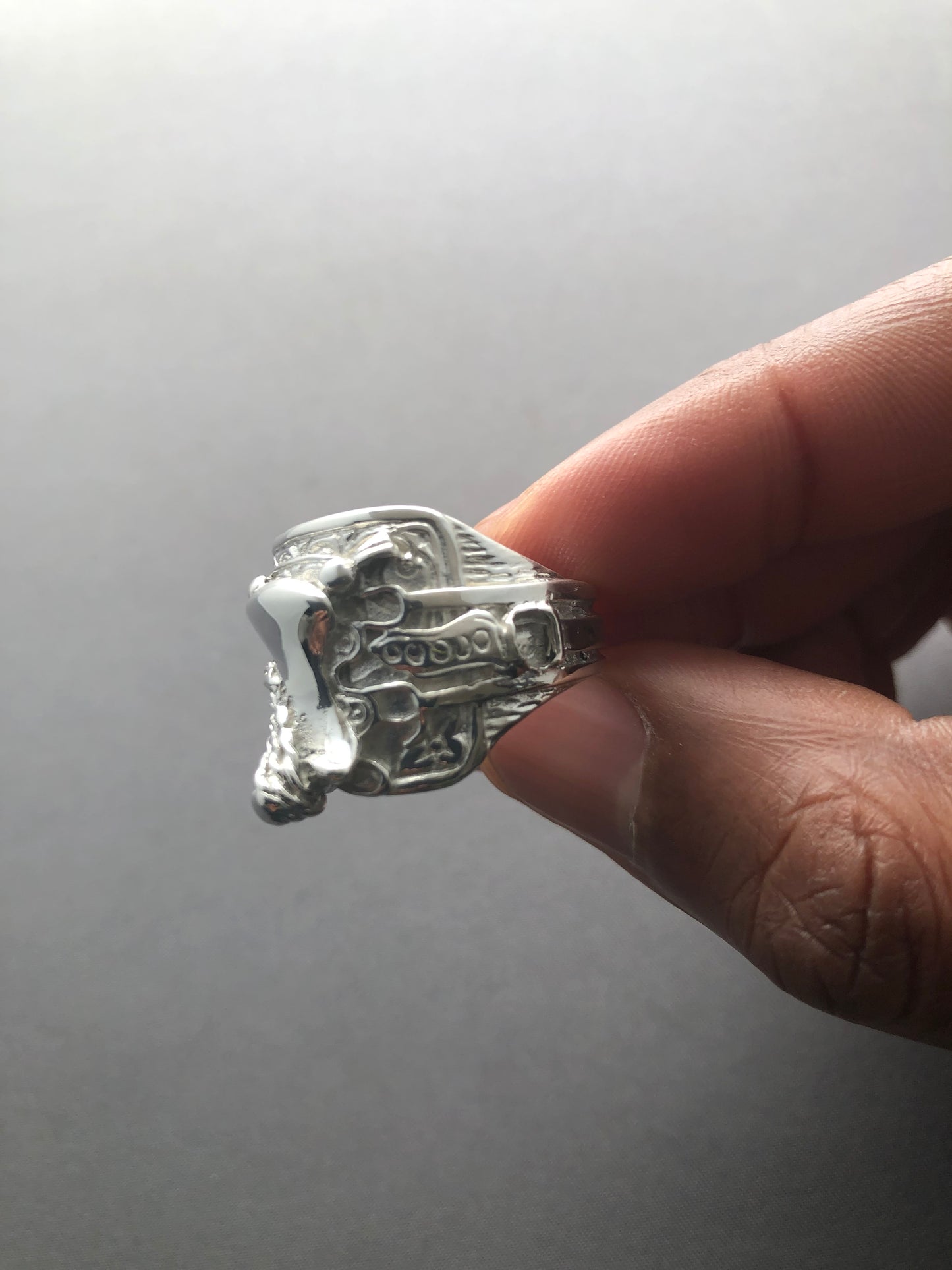Men’s solid silver saddle ring