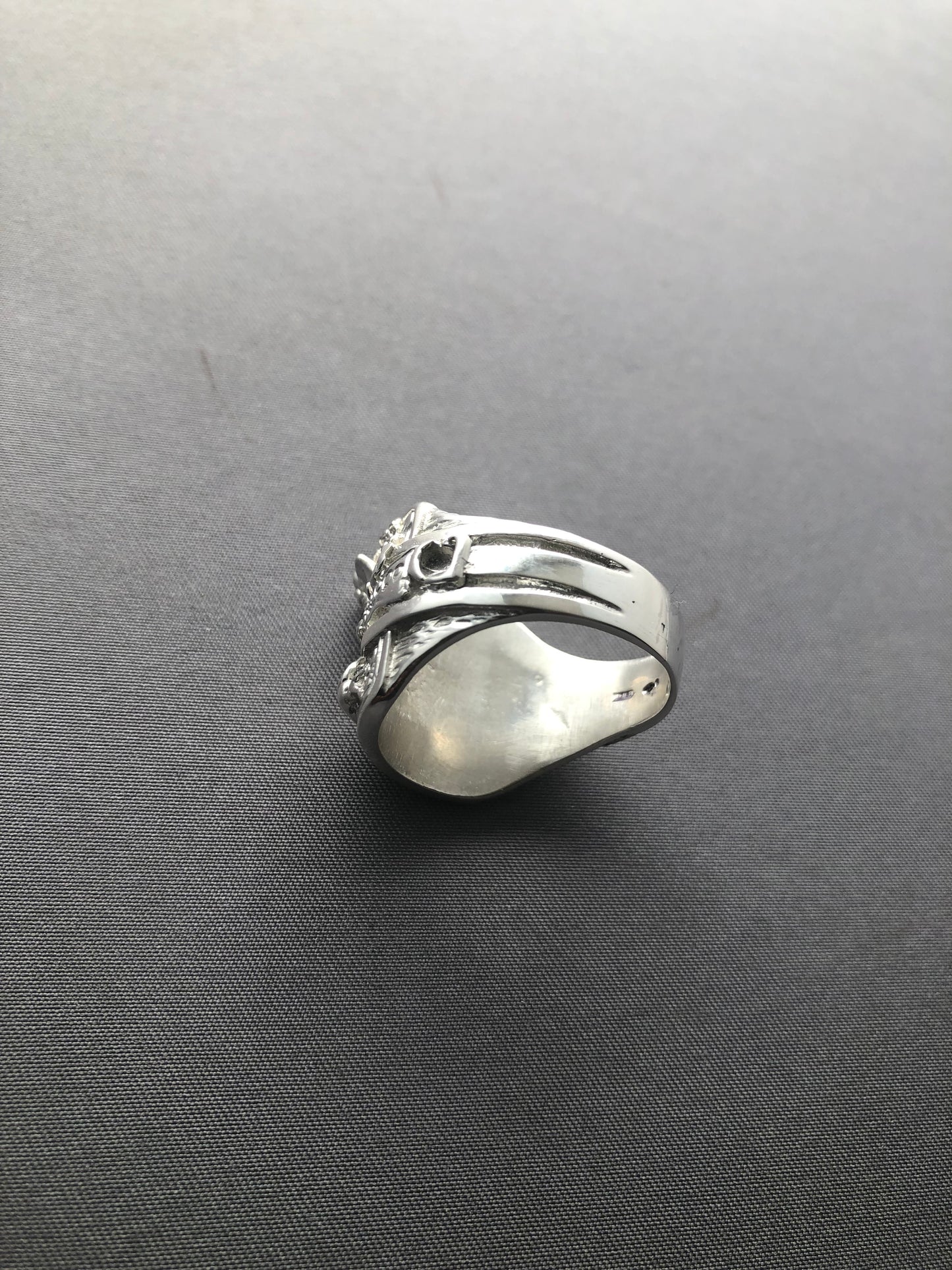 Men’s solid silver saddle ring