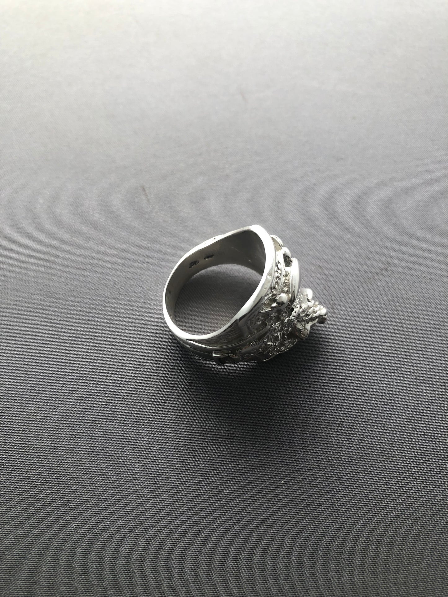 Men’s solid silver saddle ring