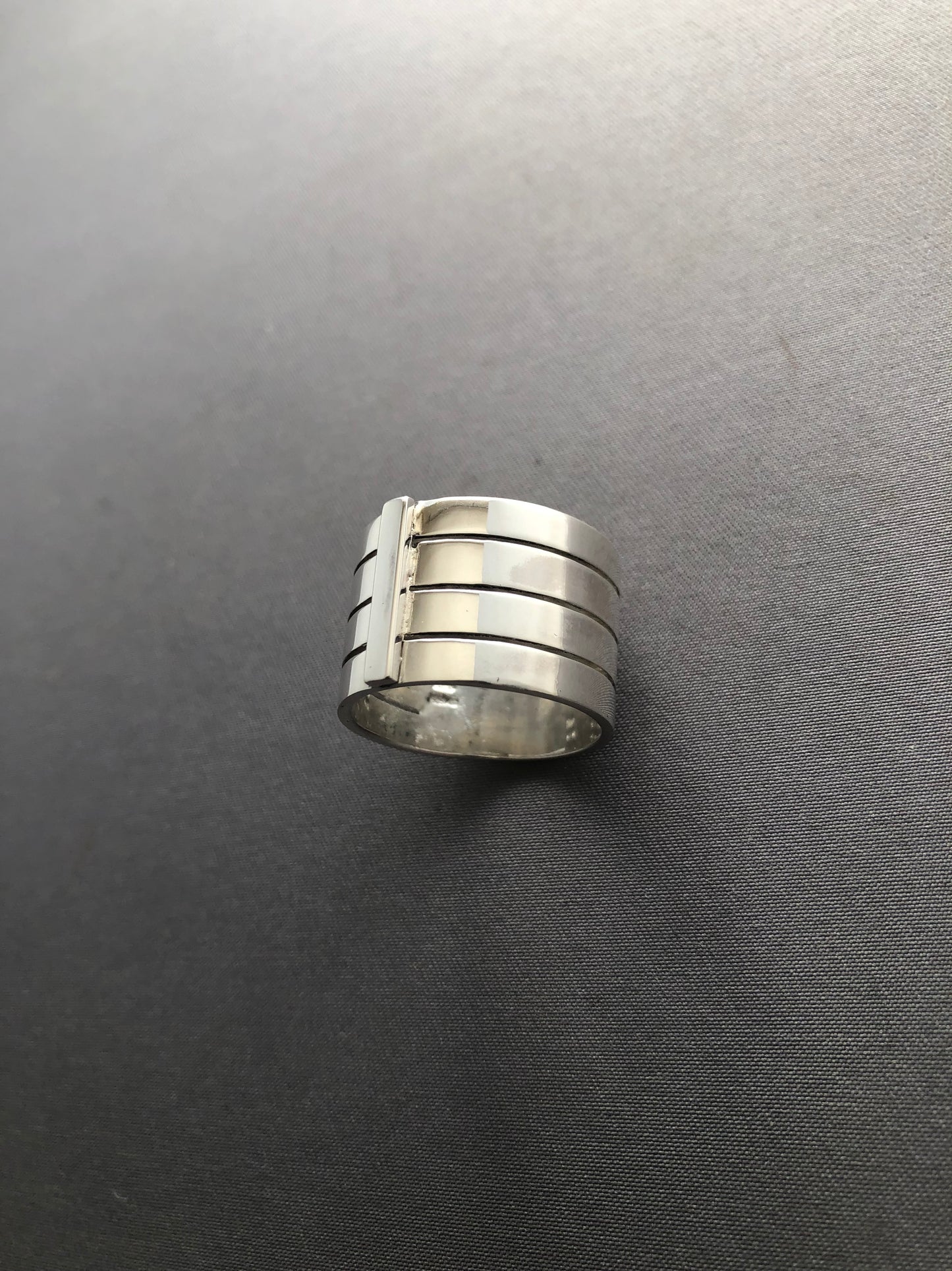 Men’s solid silver hand made ring 1