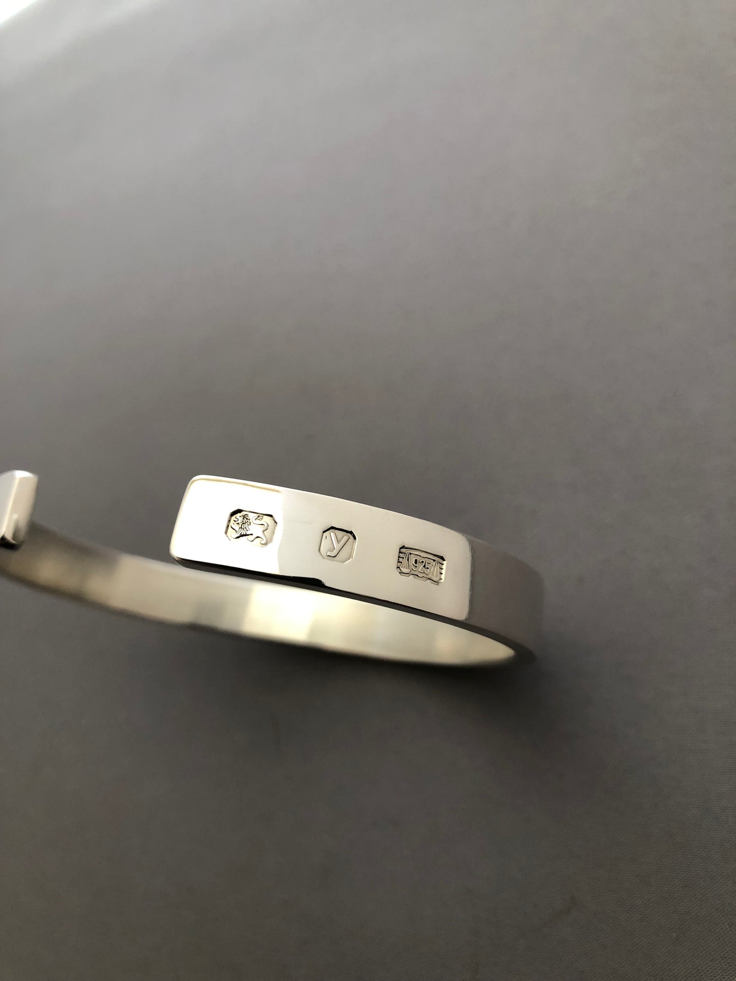 Men’s solid silver rectangular bangle