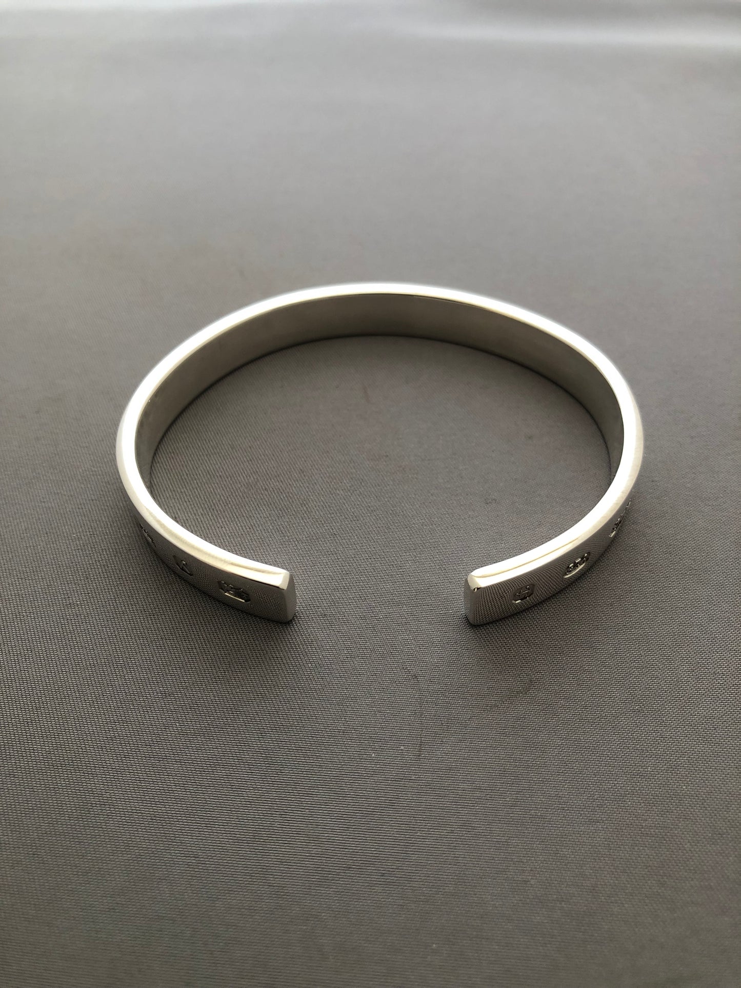 Men’s solid silver rectangular bangle