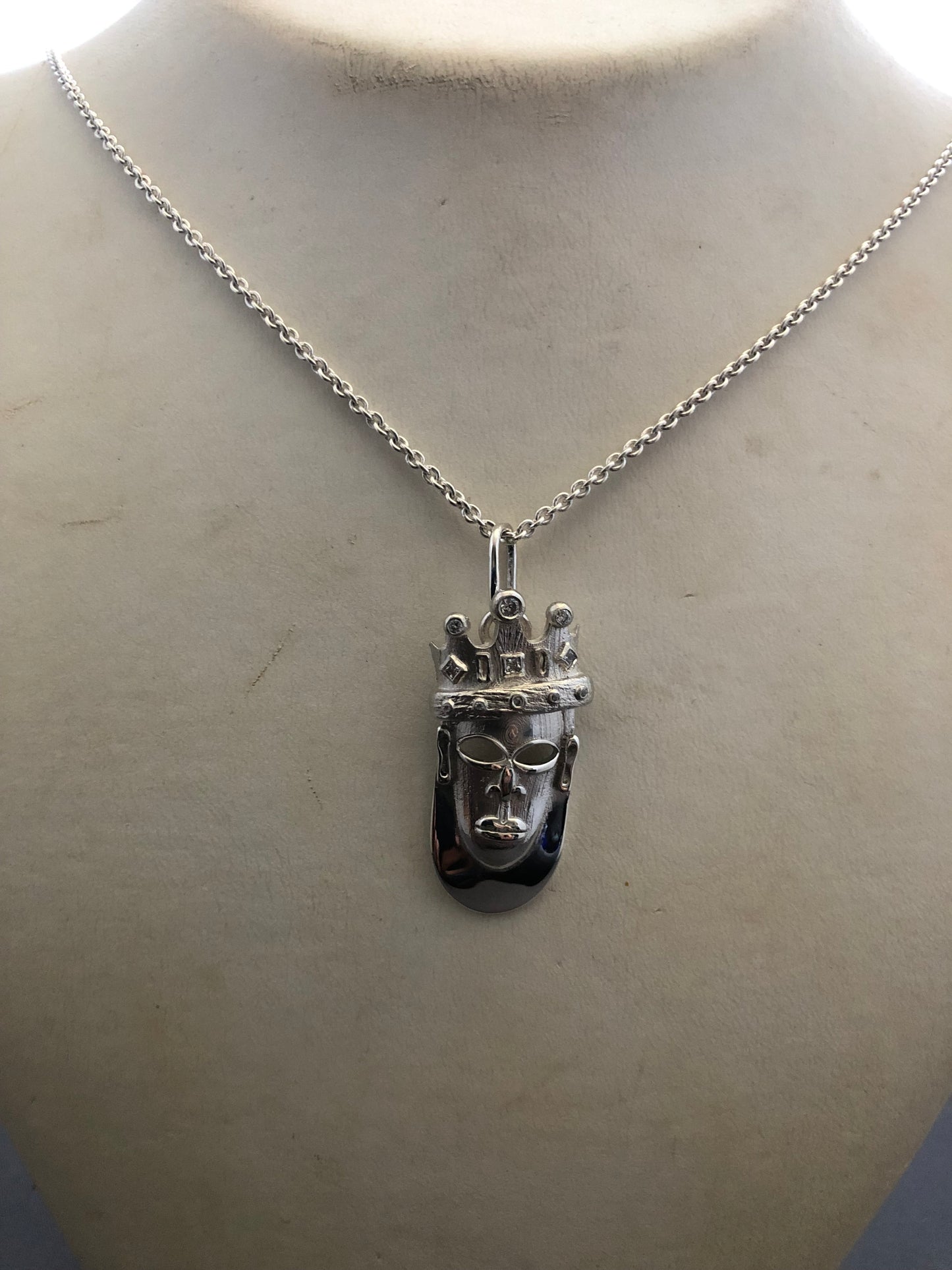 Solid silver king pendant & chain