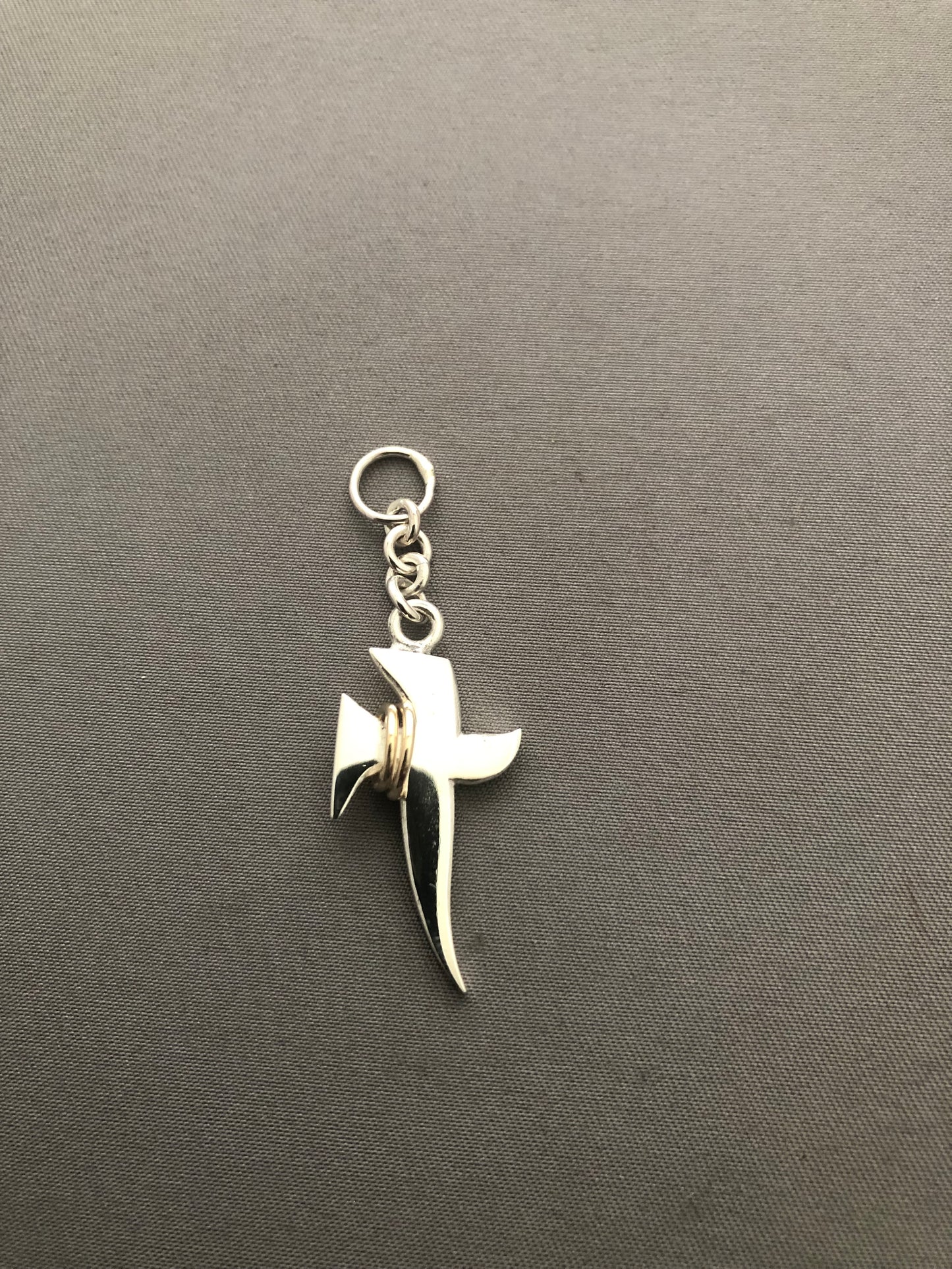 Solid silver & 9ct gold Cross pendant & chain